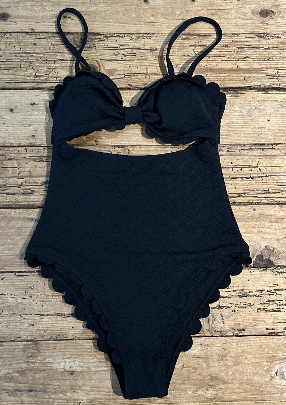 Cupshe Swim Women Sz XS One Piece Swimsuit Scalloped Trim Swimwear Black NWT